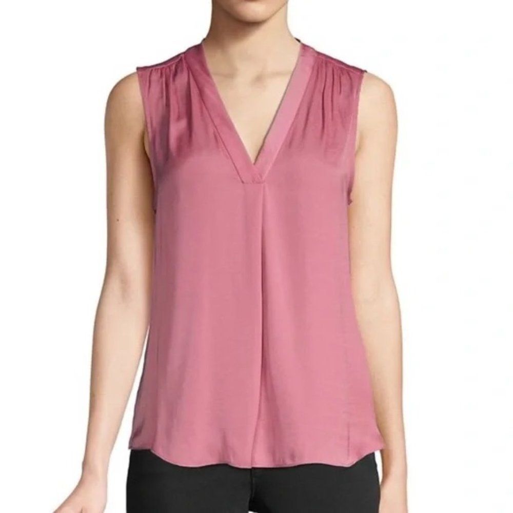 Vince Camuto Sleeveless V Neck Rumple Blouse in Fleur (size XXS)